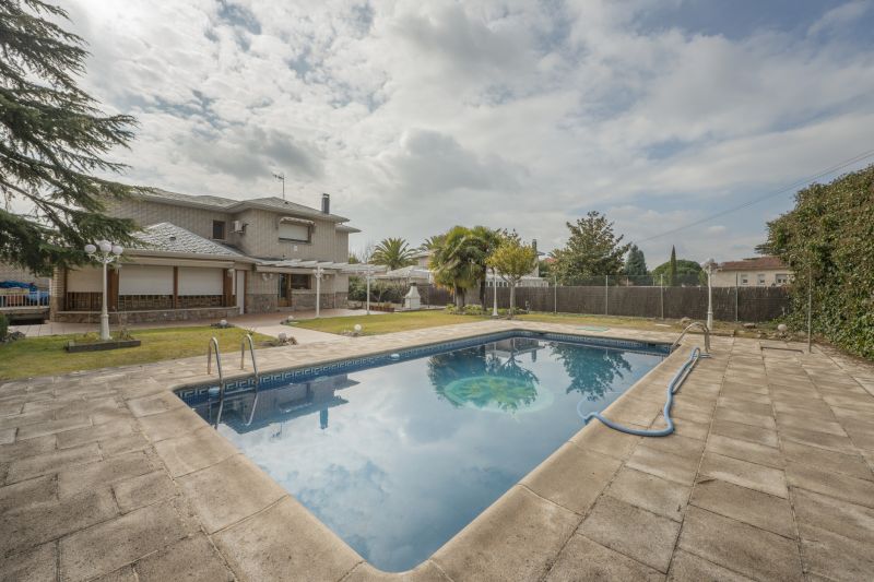 Best Pool Safety Contractors in Birmingham, AL